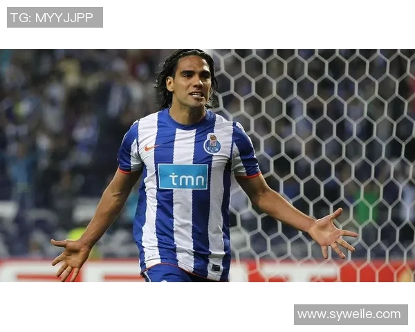 拍摄足球明星个人照：捕捉球场英姿与背后不为人知的动人瞬间